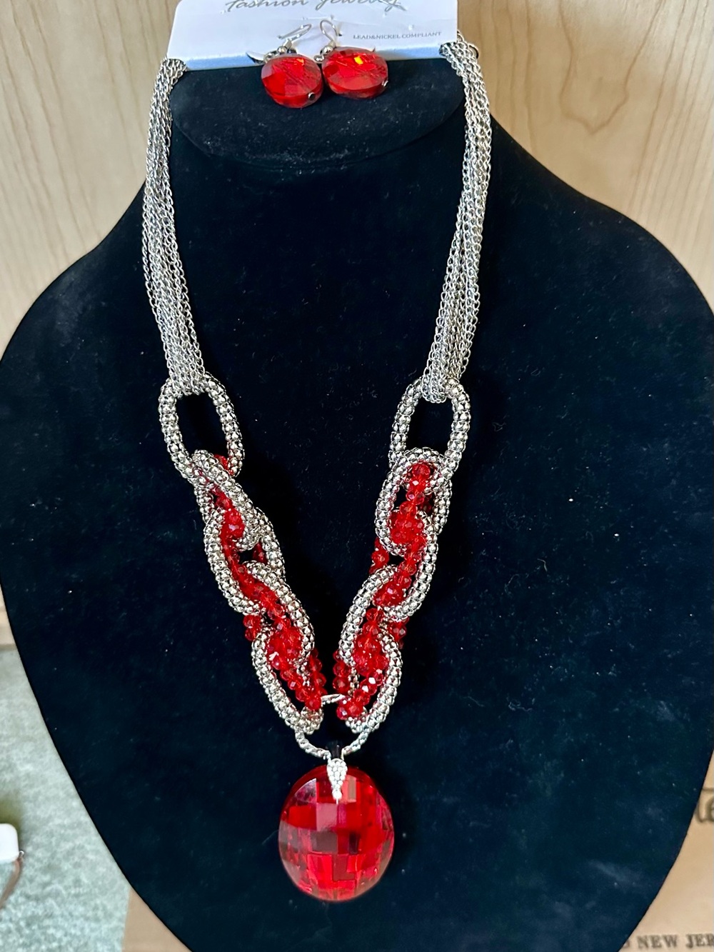 Fashion Jewelry Red and Silver Braided Pendant Necklace with Matching Earrings